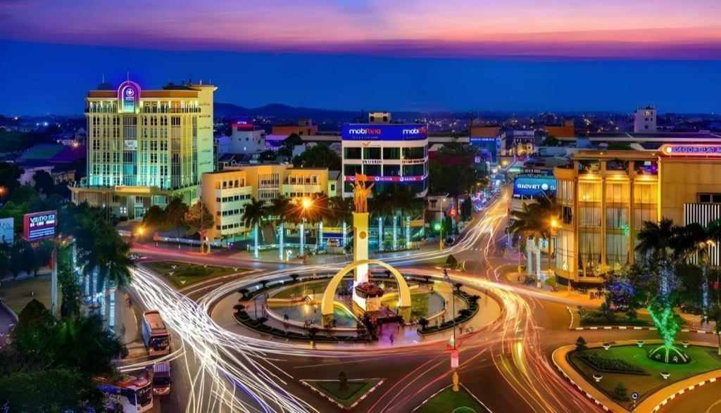 Lucky Star Hotel Buôn Ma Thuột Zewnętrze zdjęcie