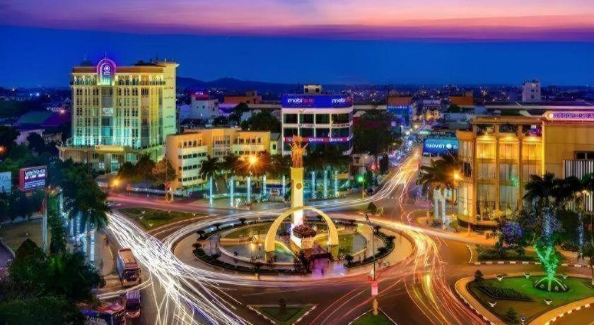Lucky Star Hotel Buôn Ma Thuột Zewnętrze zdjęcie
